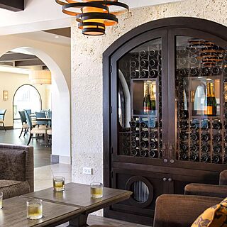 Oyster Bay Beach Resort — Lounge