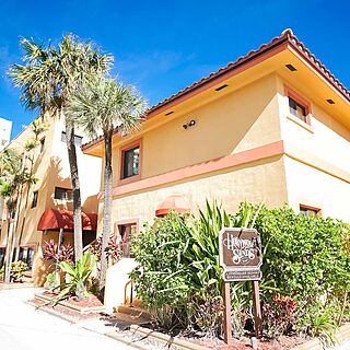 Hollywood Sands Resort &mdash; Exterior