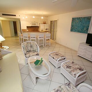 Sapphire Beach Club &mdash; Living Area
