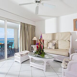 Sapphire Beach Club &mdash; Living Area