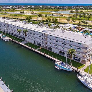Skipjack Resort Suites & Marina — Exterior