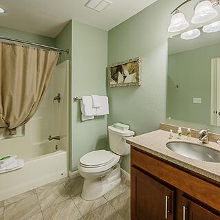 Holiday Inn Club Vacations Hill Country Resort &mdash; Bathroom