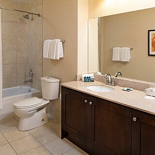 Delta Hotels by Marriott Grand Okanagan Resort — Bathroom