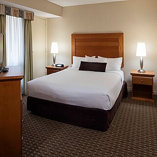 Delta Hotels by Marriott Grand Okanagan Resort — Bedroom