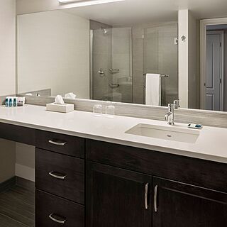 Delta Hotels by Marriott Grand Okanagan Resort — Bathroom