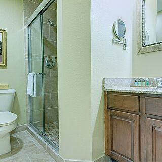 Club Wyndham Kingsgate — Sample Bathroom