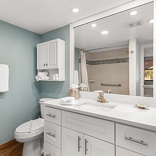 Costa del Sol Resort — Sample Bathroom