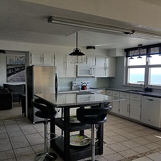 Georgian Inn Beach Club — Kitchen
