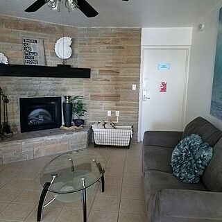 Georgian Inn Beach Club — Living Area