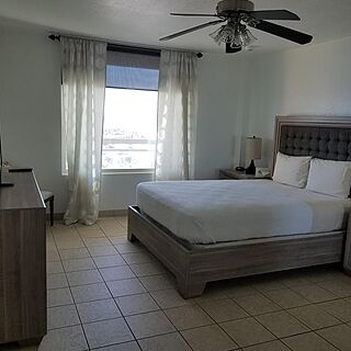 Georgian Inn Beach Club — Bedroom