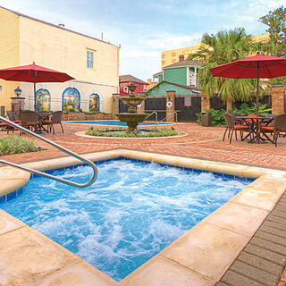 Club Wyndham Avenue Plaza — Outdoor hot tub