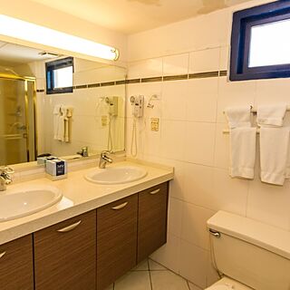 La Vista — Bathroom