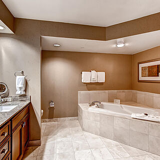 St. James Place &mdash; Sample Bathroom