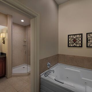 Marriott's Manor Club at Ford's Colony — Sample villa master bath