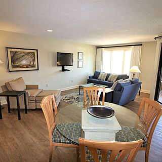 Harbourside III — Dining Area