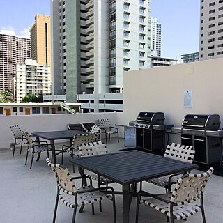 Waikiki Skytower — Grilling Area