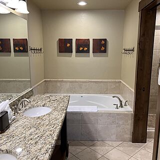 Grand Lodge on Peak 7 — Sample Bathroom