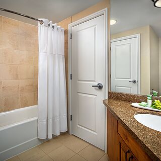 Marriott's StreamSide at Vail - Birch, Douglas, and Evergreen &mdash; Sample Bathroom - Evergreen Building