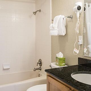 Sweetwater Lift Lodge Resort — Sample Bathroom
