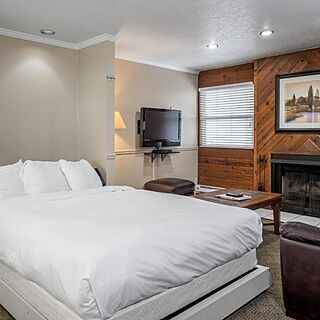 Sweetwater Lift Lodge Resort — Sample Bedroom