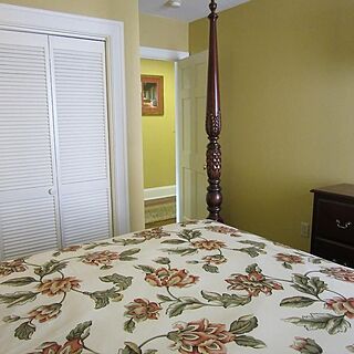 Lodge Alley Inn — Sample Bedroom