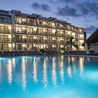 Ocean Riviera Paradise — Pool