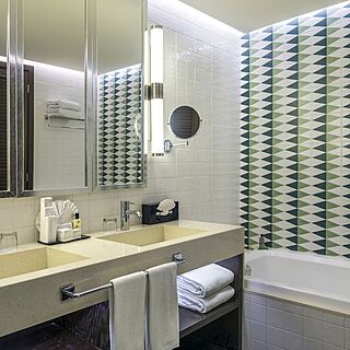 Ocean Riviera Paradise — Sample Bathroom