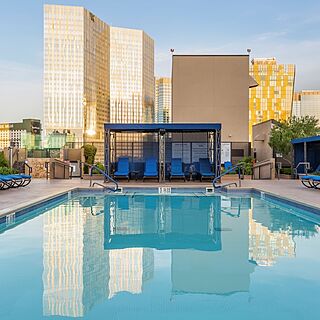 Polo Towers &mdash; Pool