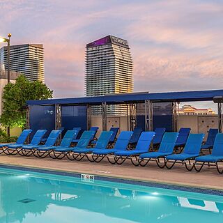 Polo Towers &mdash; Pool