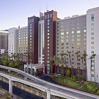 Hilton Grand Vacations at the Flamingo — Exterior