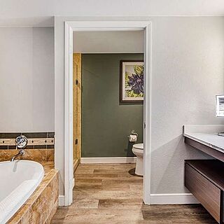 Hilton Grand Vacations at the Flamingo — Sample Bathroom