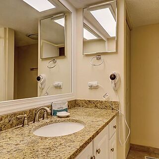 Ocean Cove Club at Palmetto Dunes &mdash; Sample Bathroom