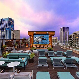 Hokulani Waikiki by Hilton Grand Vacations — Rooftop Lounge