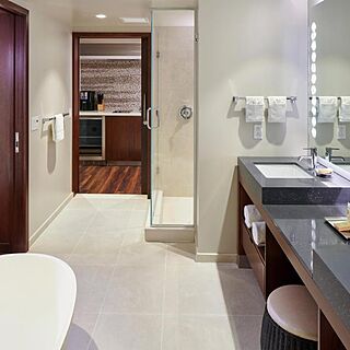 Hokulani Waikiki by Hilton Grand Vacations — Sample Bathroom