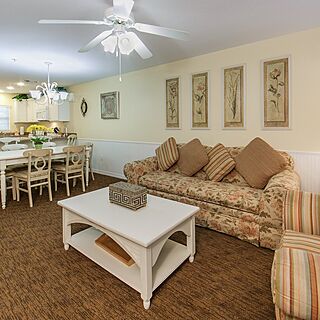 Holiday Inn Club Vacations Orlando Breeze Resort — Sample Living Area