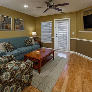 Holiday Inn Club Vacations Orlando Breeze Resort — Sample Living Area