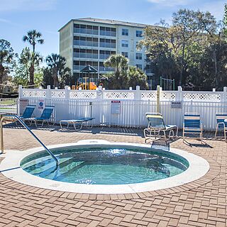 Barefoot'n Resort — Hot Tub
