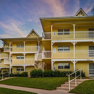 Hilton Vacation Club Charter Club Naples Bay — Exterior
