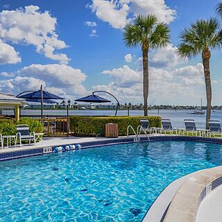 Hilton Vacation Club Charter Club Naples Bay — Pool