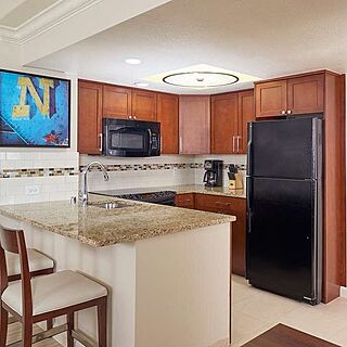 Hilton Grand Vacations on Paradise &mdash; Sample Kitchen