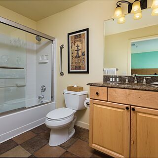 Wyndham & WorldMark Tropicana — Sample Bathroom
