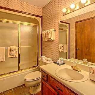 The Highlands at Sugar — Sample Bathroom