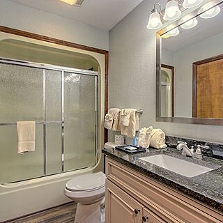 The Highlands at Sugar — Sample Bathroom