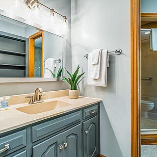 Mossy Creek on Sugar Mountain — Sample Bathroom