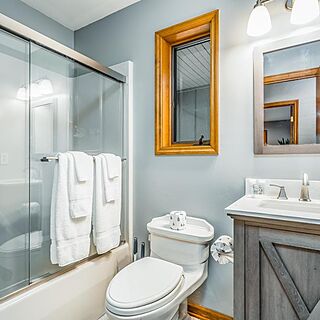 Mossy Creek on Sugar Mountain — Sample Bathroom