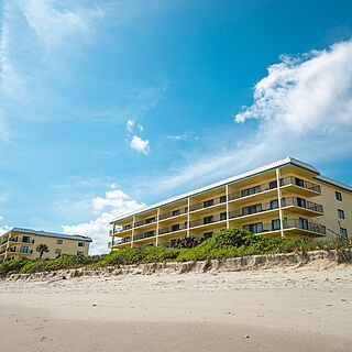 Las Olas Beach Club — Exterior
