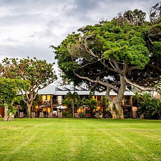 Kapulanikai Vacation Suites — Exterior