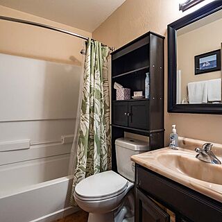 Kapulanikai Vacation Suites — Sample Bathroom