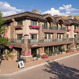Les Saisons — Exterior