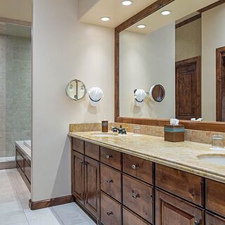 Les Saisons — Sample Bathroom